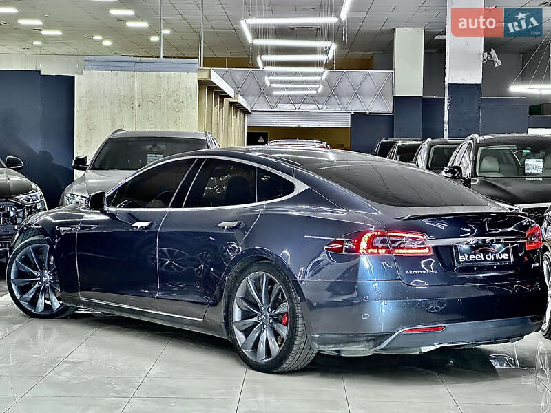 Лифтбек Tesla Model S 2015 в Николаеве
