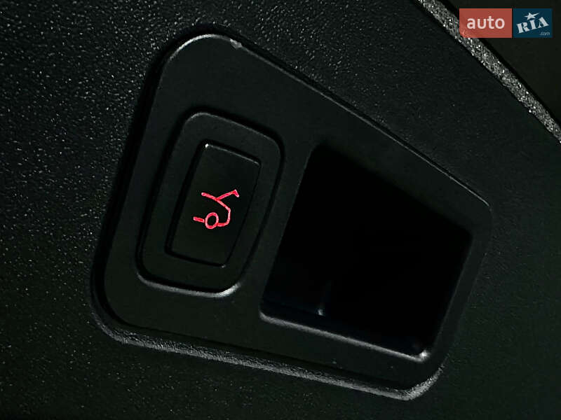 Лифтбек Tesla Model S 2015 в Николаеве