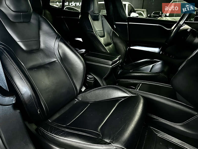 Лифтбек Tesla Model S 2015 в Николаеве