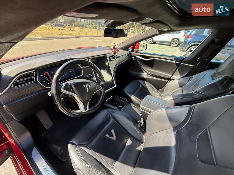 Лифтбек Tesla Model S 2016 в Киеве
