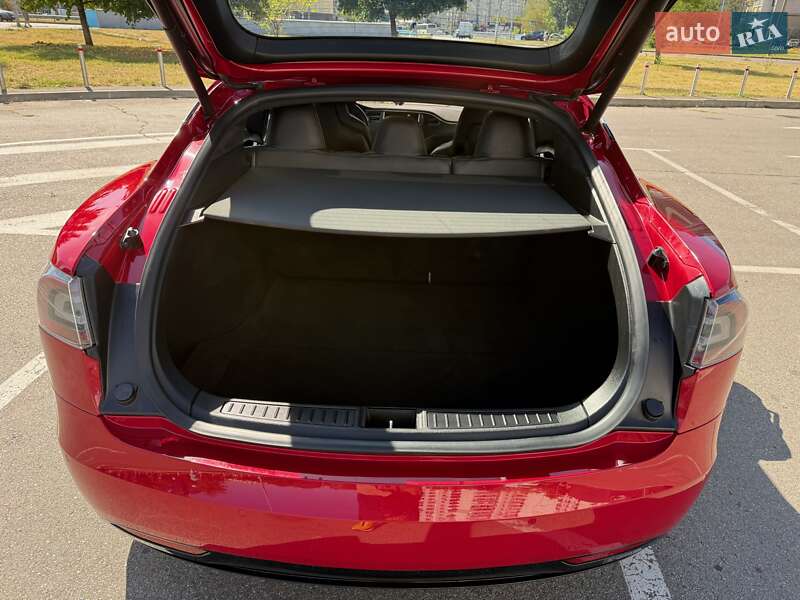 Лифтбек Tesla Model S 2016 в Киеве