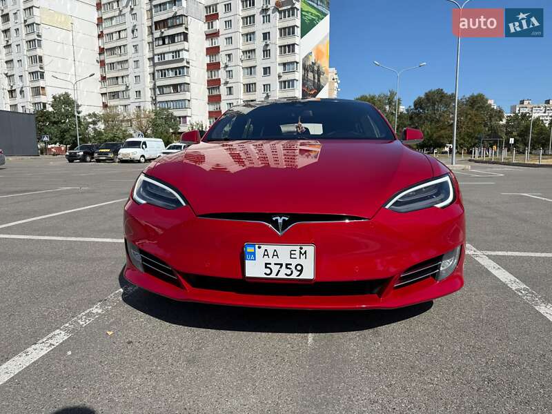 Лифтбек Tesla Model S 2016 в Киеве