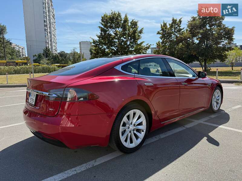 Лифтбек Tesla Model S 2016 в Киеве