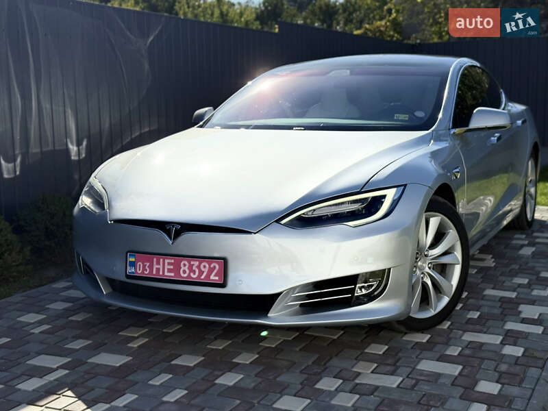 Лифтбек Tesla Model S 2017 в 