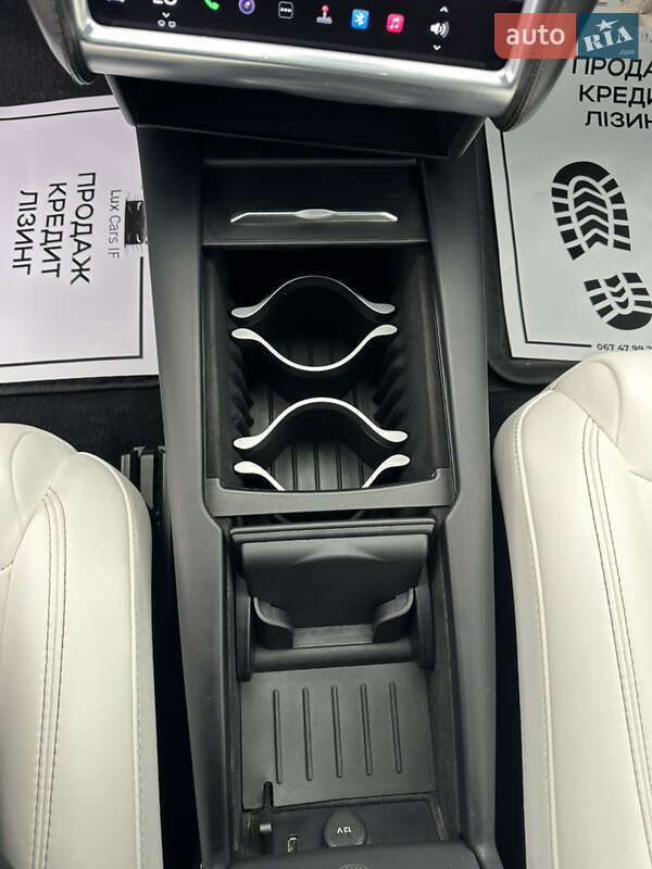 Ліфтбек Tesla Model S 2017 в Івано-Франківську фото 25 Ліфтбек Tesla Model S 2017 в Івано-Франківську