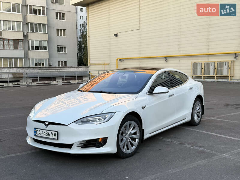 Ліфтбек Tesla Model S 2017 в 