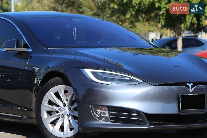 Ліфтбек Tesla Model S 2018 в Києві