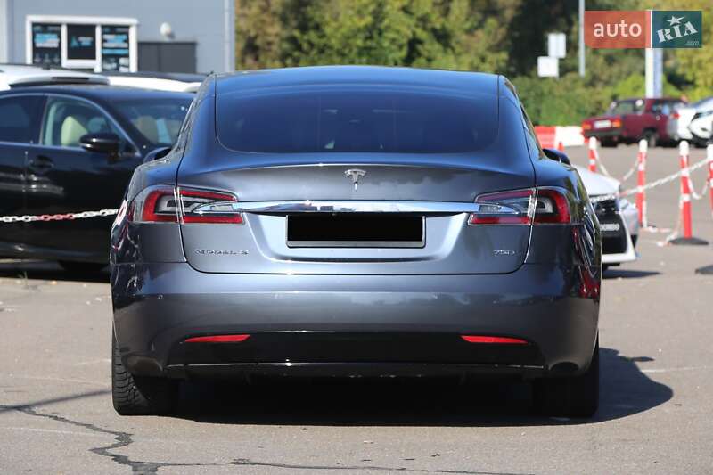 Ліфтбек Tesla Model S 2018 в Києві