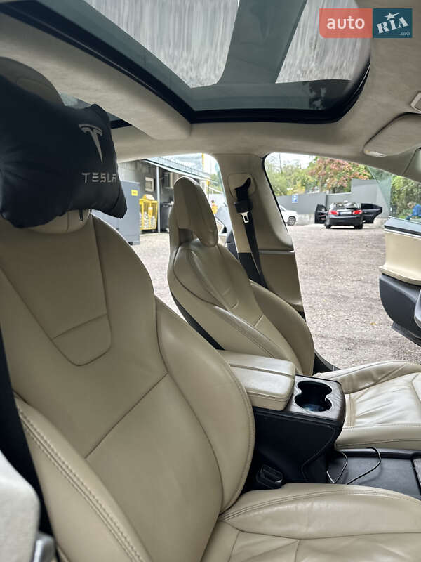 Ліфтбек Tesla Model S 2017 в Києві