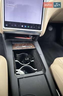 Ліфтбек Tesla Model S 2017 в 