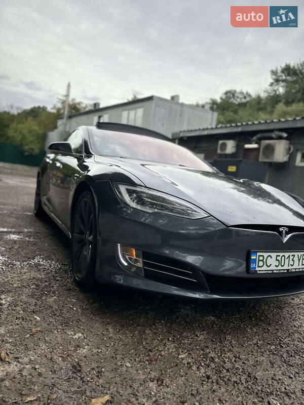 Ліфтбек Tesla Model S 2017 в 