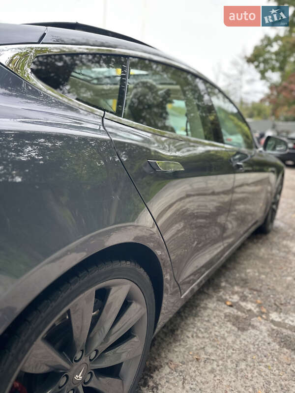 Ліфтбек Tesla Model S 2017 в Києві