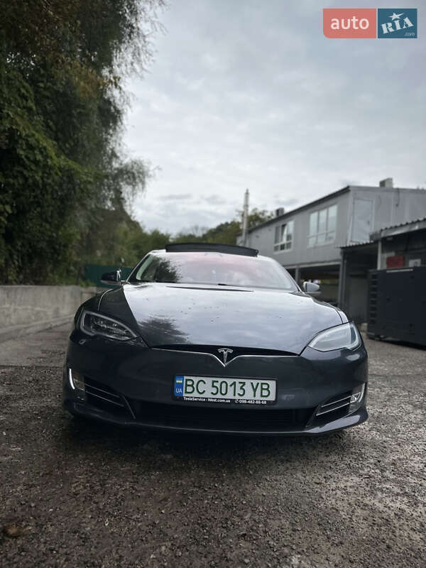 Ліфтбек Tesla Model S 2017 в Києві
