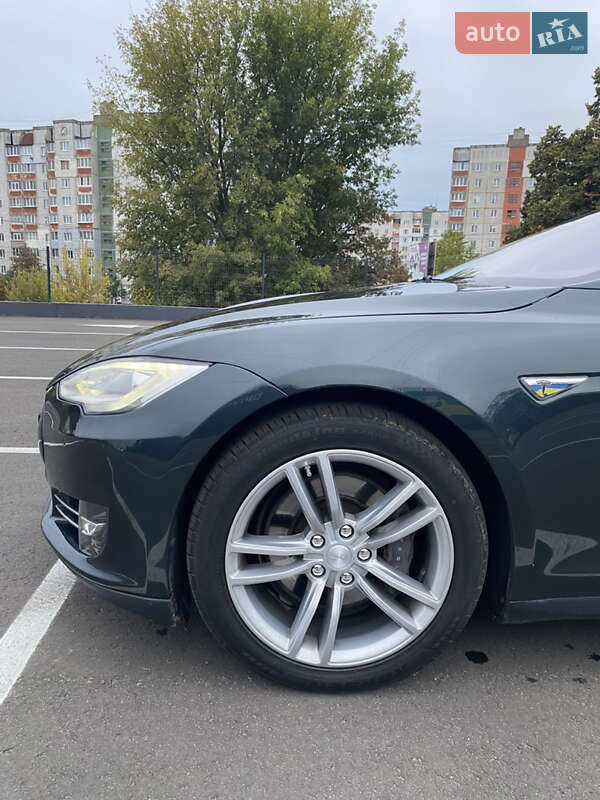 Ліфтбек Tesla Model S 2014 в Чернігові