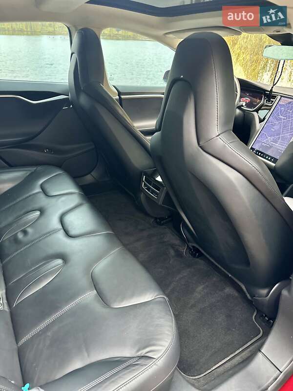 Лифтбек Tesla Model S 2015 в Ровно
