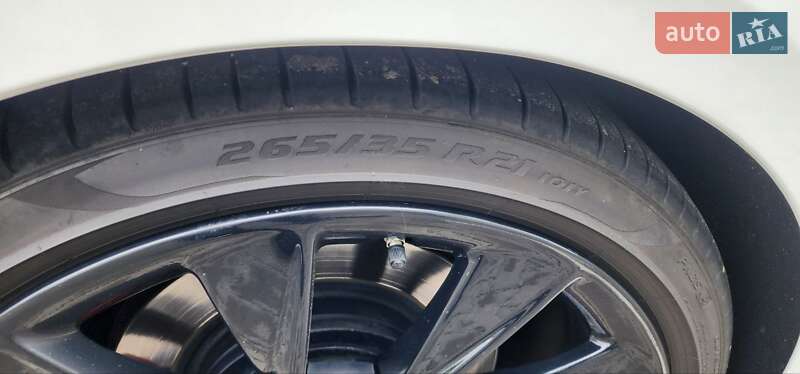 Лифтбек Tesla Model S 2017 в Хмельницком