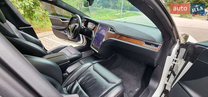 Лифтбек Tesla Model S 2017 в Хмельницком