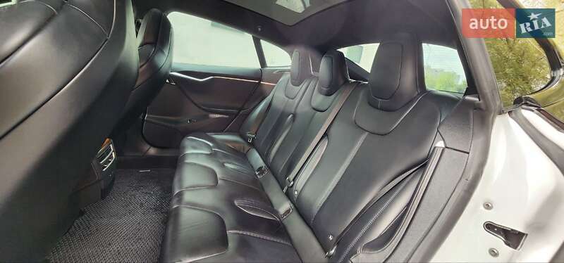 Лифтбек Tesla Model S 2017 в Хмельницком