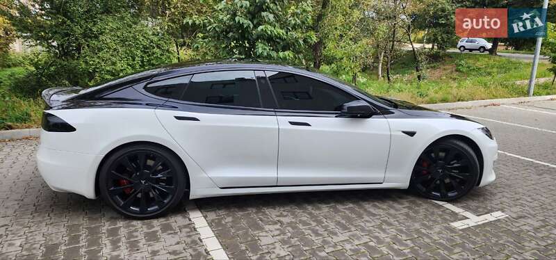 Лифтбек Tesla Model S 2017 в Хмельницком