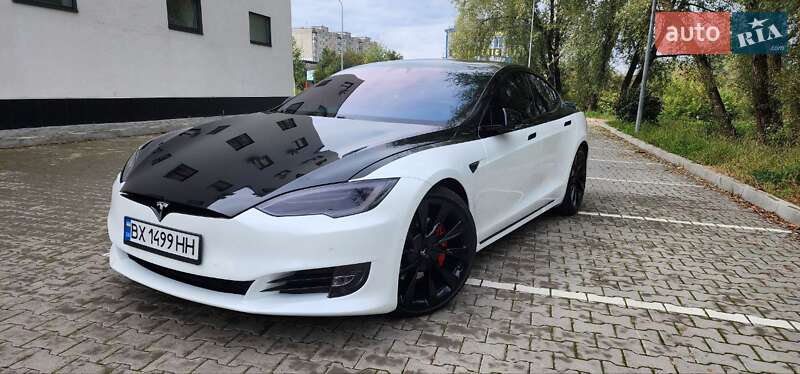 Лифтбек Tesla Model S 2017 в Хмельницком