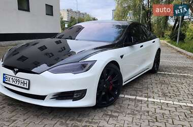 Ліфтбек Tesla Model S 2017 в 