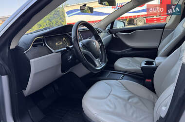 Ліфтбек Tesla Model S 2013 в  фото 10 Ліфтбек Tesla Model S 2013 в