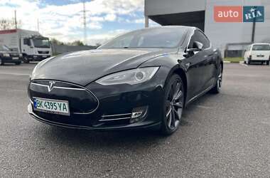 Ліфтбек Tesla Model S 2015 в Здолбуніві