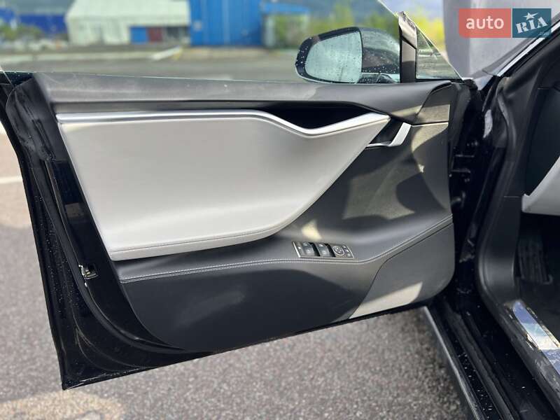 Лифтбек Tesla Model S 2015 в Здолбунове