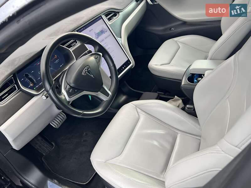 Лифтбек Tesla Model S 2015 в Здолбунове