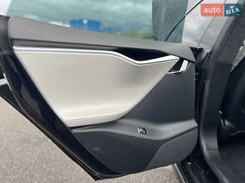 Лифтбек Tesla Model S 2015 в Здолбунове