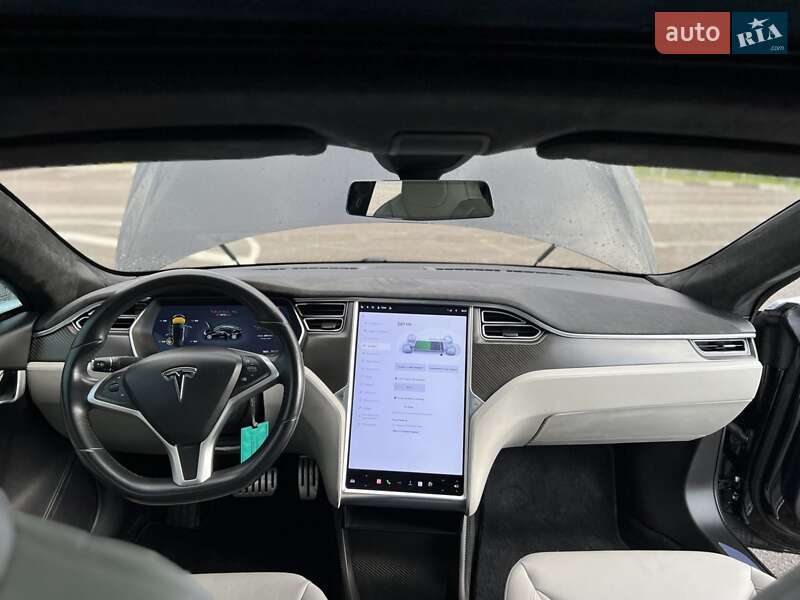 Лифтбек Tesla Model S 2015 в Здолбунове