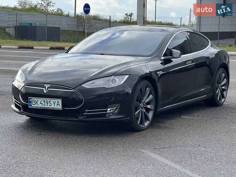Лифтбек Tesla Model S 2015 в Здолбунове