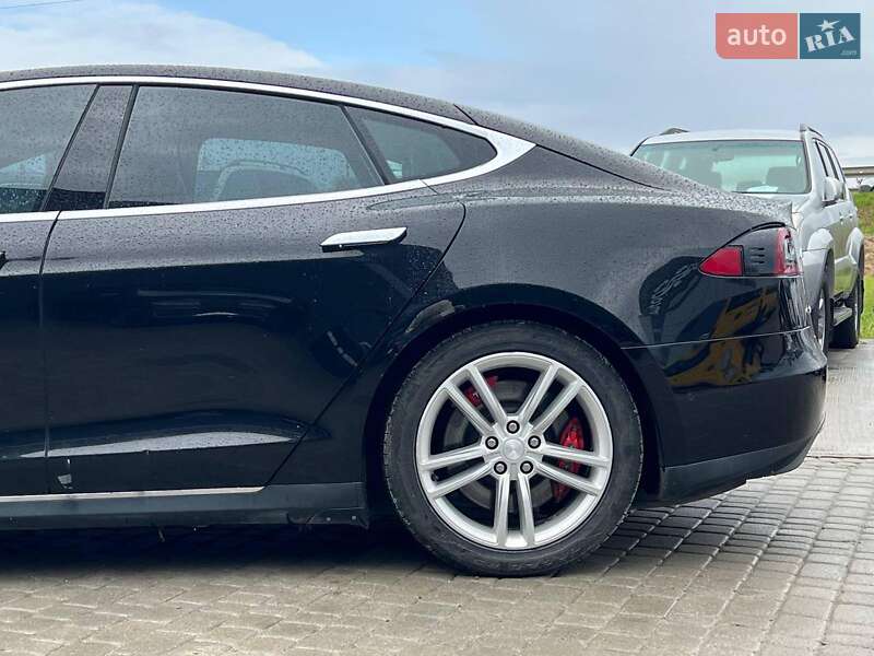 Ліфтбек Tesla Model S 2015 в Львові
