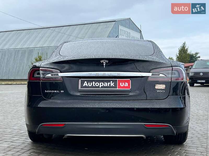 Ліфтбек Tesla Model S 2015 в Львові