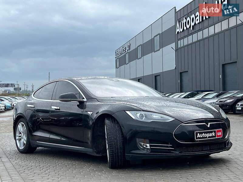 Ліфтбек Tesla Model S 2015 в Львові