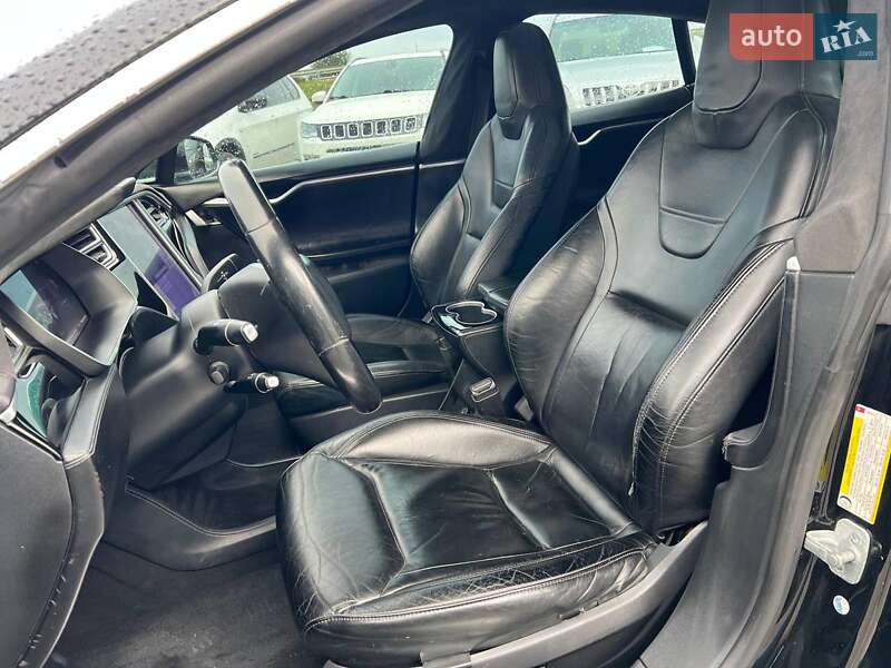 Ліфтбек Tesla Model S 2015 в Львові