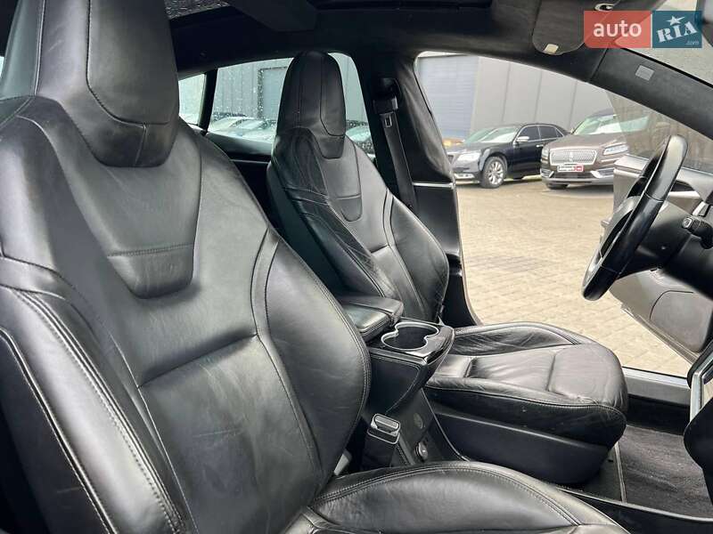 Ліфтбек Tesla Model S 2015 в Львові