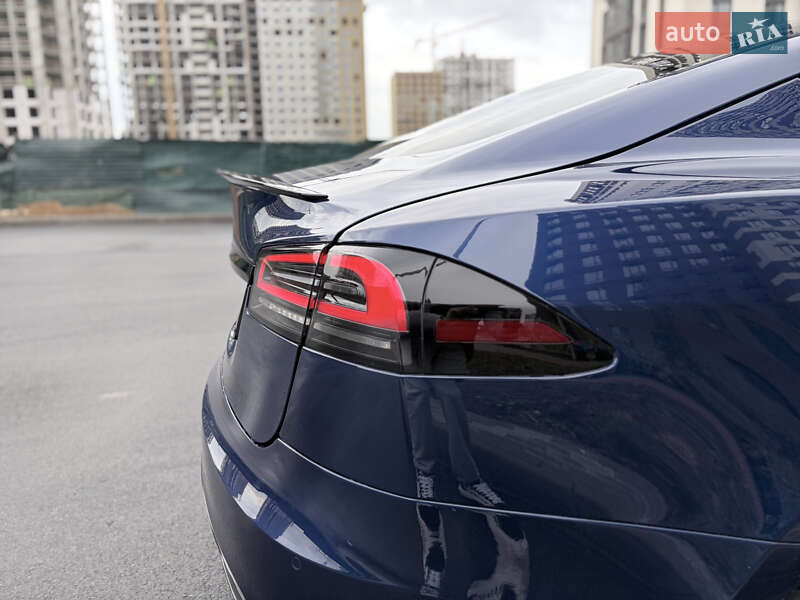 Лифтбек Tesla Model S 2022 в Киеве