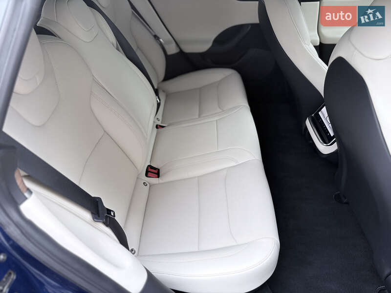 Лифтбек Tesla Model S 2022 в Киеве