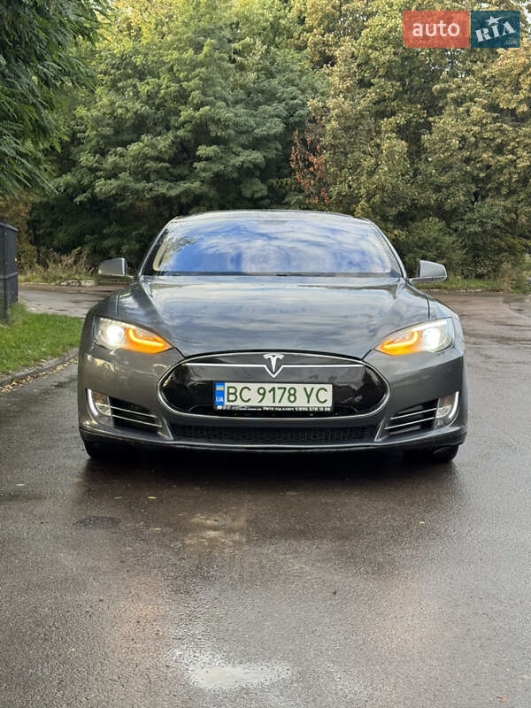Tesla Model S 2013
