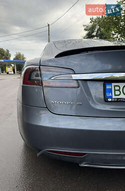 Лифтбек Tesla Model S 2013 в 