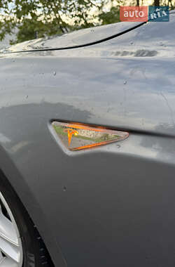 Лифтбек Tesla Model S 2013 в 