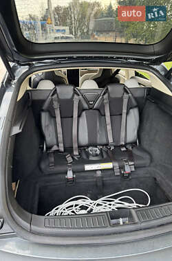 Лифтбек Tesla Model S 2013 в 