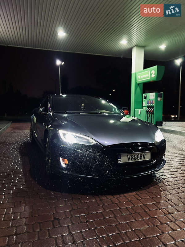 Ліфтбек Tesla Model S 2014 в Черкасах