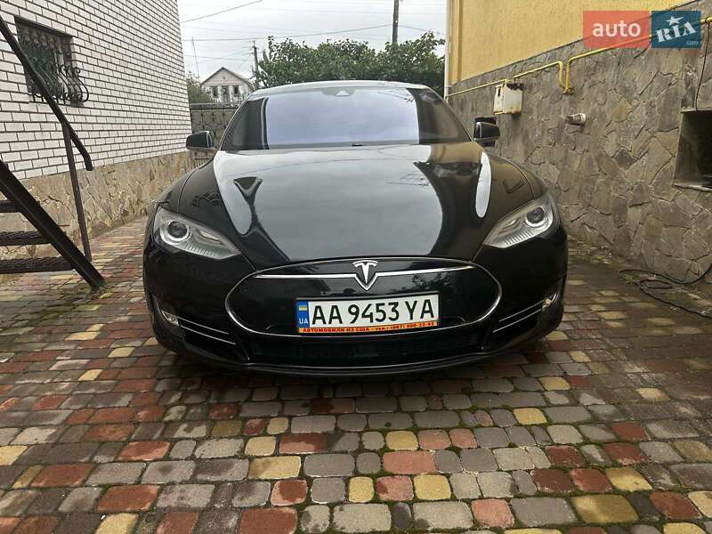 Лифтбек Tesla Model S 2015 в Киеве