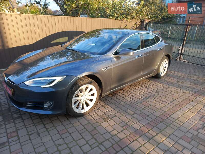Лифтбек Tesla Model S 2018 в Шептицькому