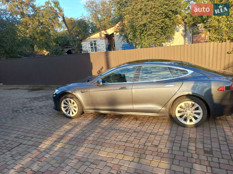 Лифтбек Tesla Model S 2018 в Шептицькому