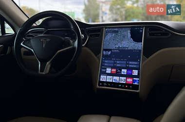 Лифтбек Tesla Model S 2014 в 