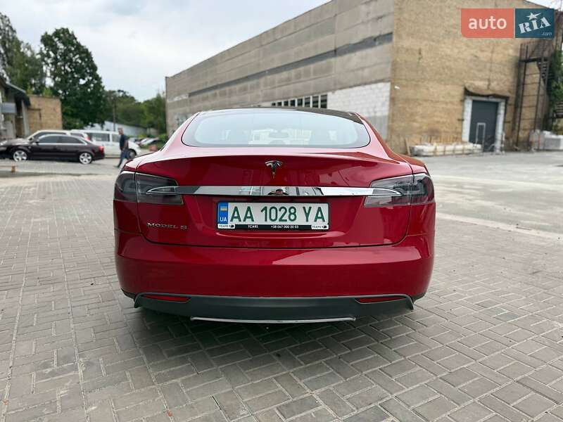 Ліфтбек Tesla Model S 2013 в Києві