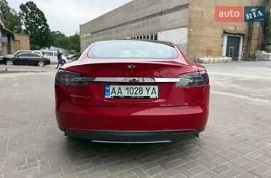 Лифтбек Tesla Model S 2013 в 